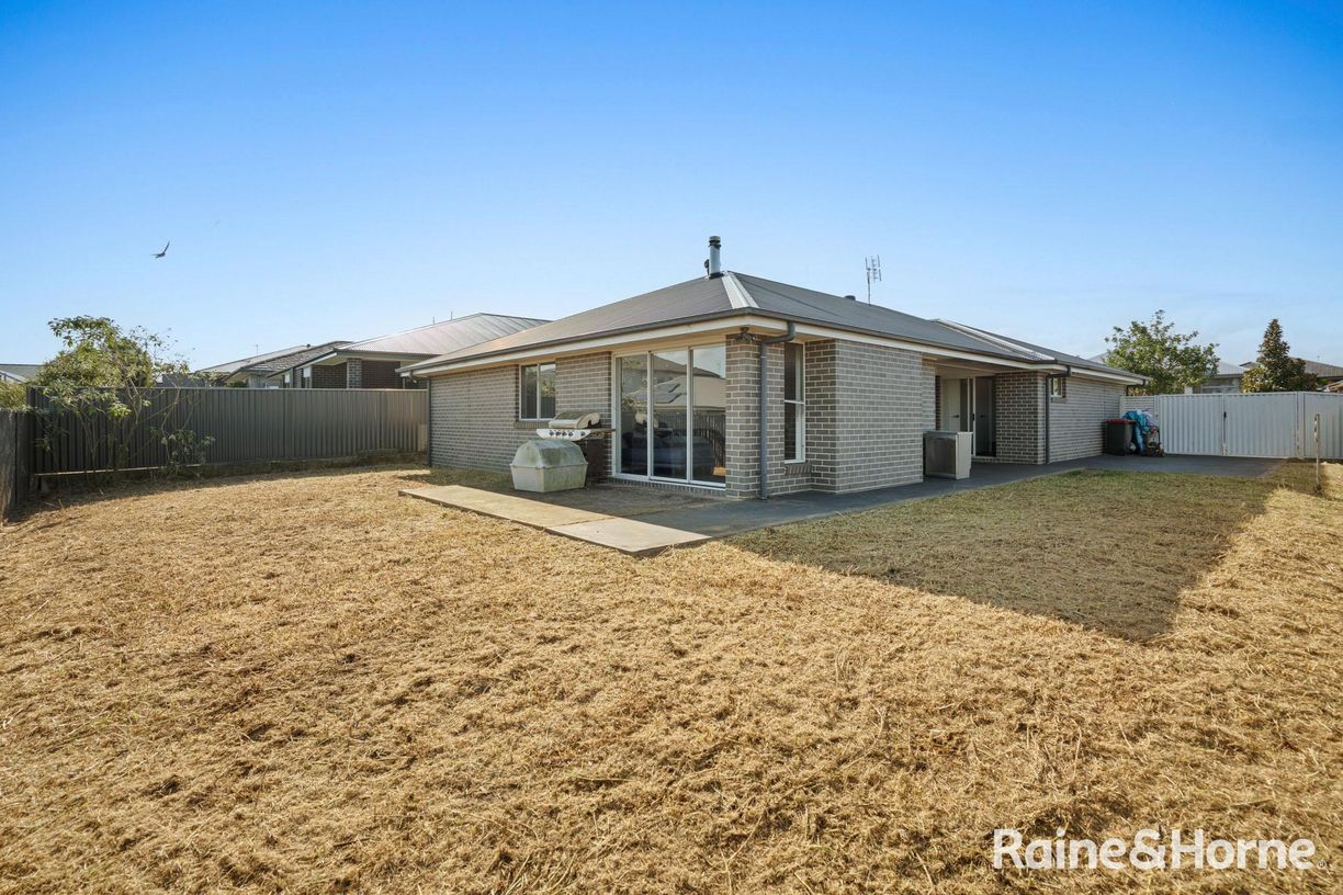 7 Thorogood Drive — photo 13 of 16
