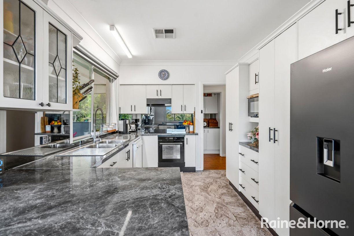 36 Meadow Lane — photo 3 of 30