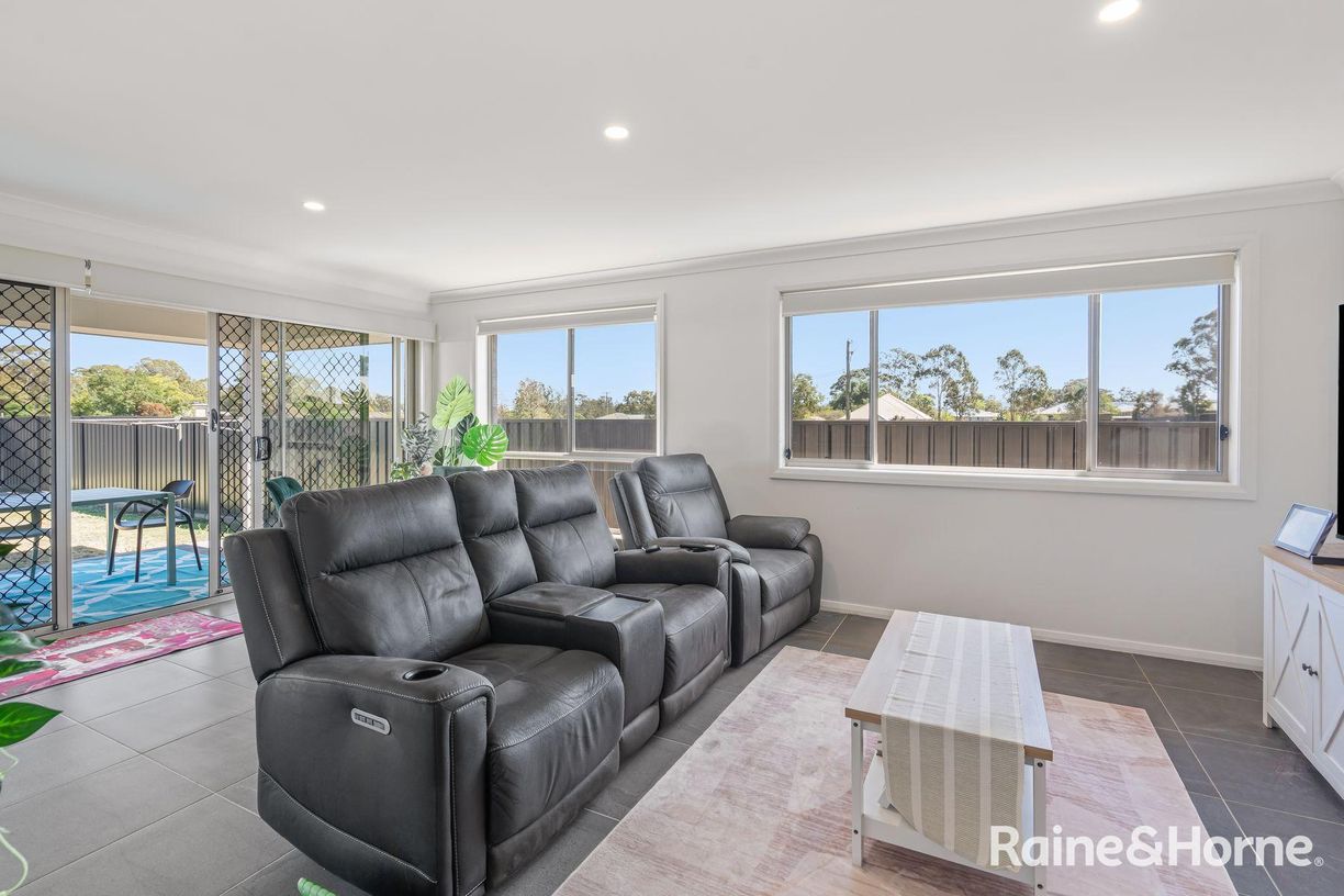 11 Loquat Street — photo 4 of 20