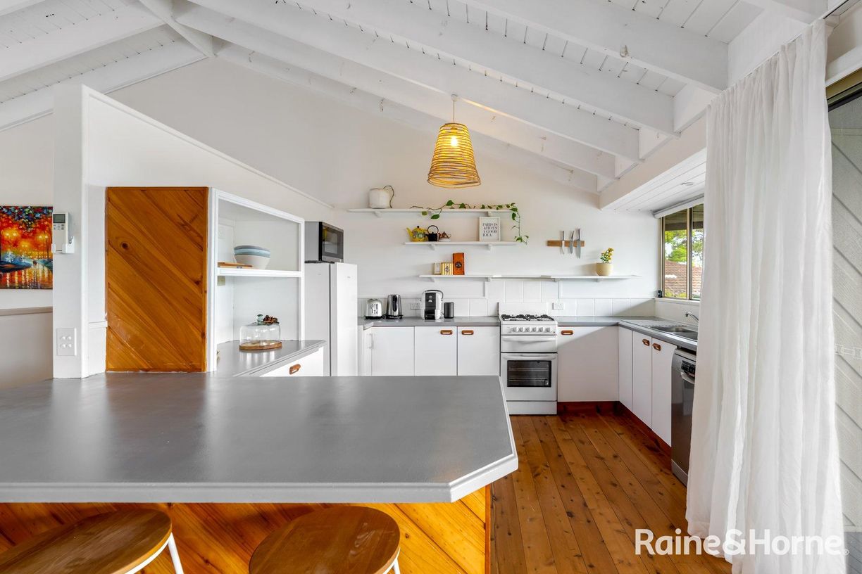 3 Jacaranda Close — photo 2 of 19