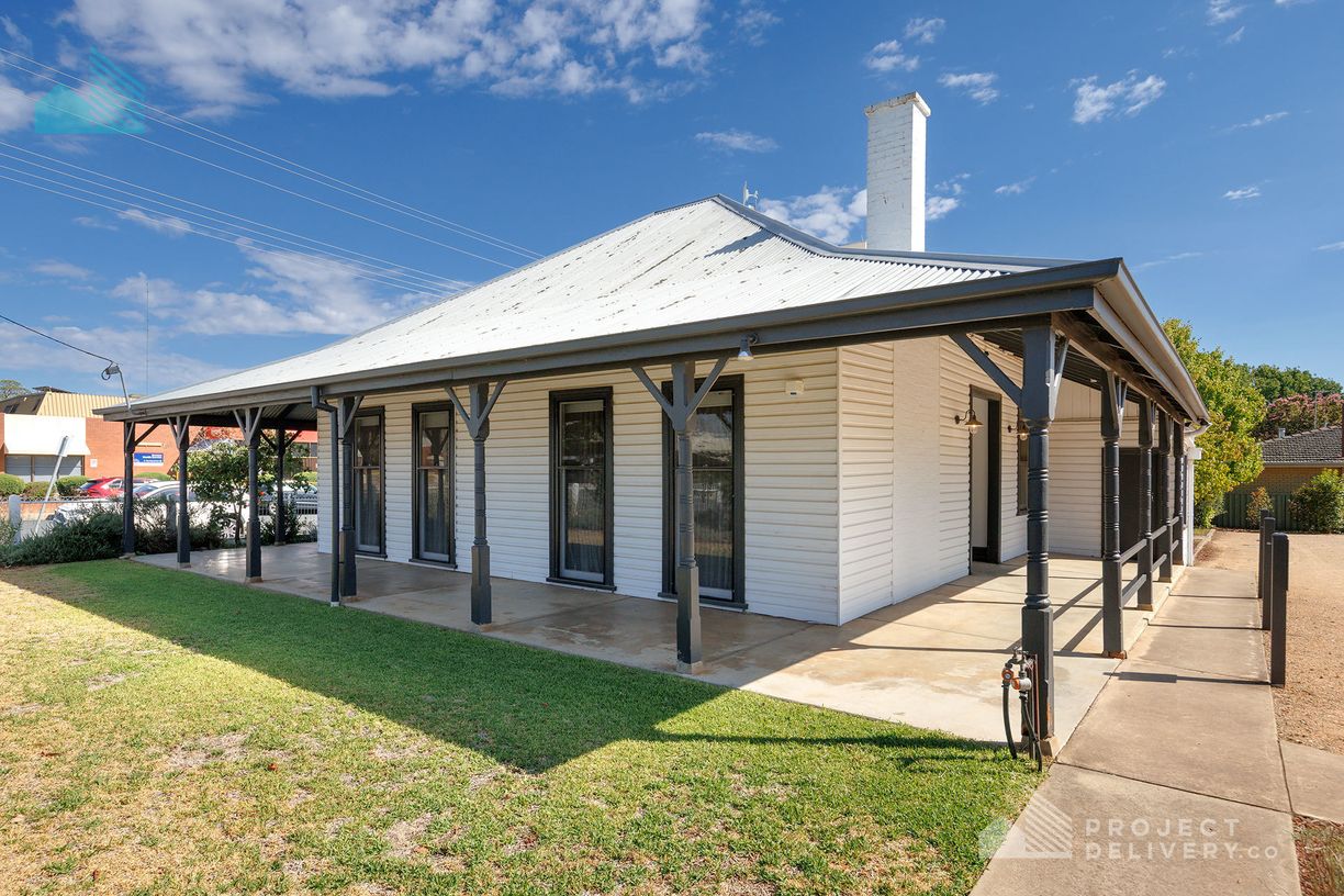 30 Evelyn Street — photo from Raine & Horne Albury | Wodonga