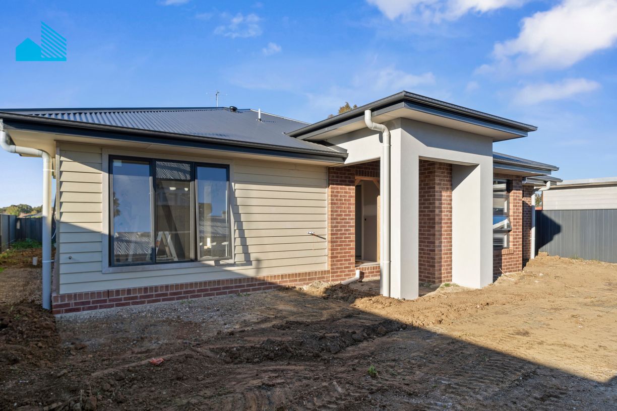 1 & 2/2/215 Murdoch Road — photo 5 of 8