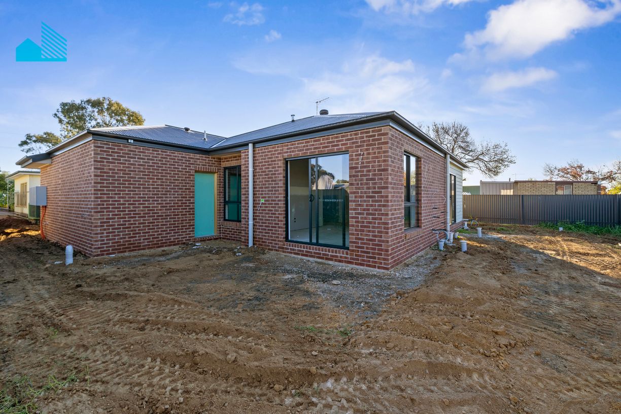 1 & 2/2/215 Murdoch Road — photo 6 of 8