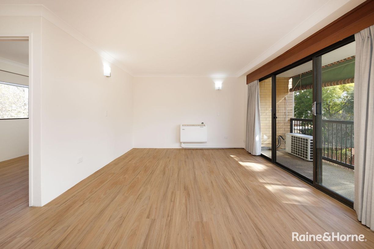 13/611 Kiewa Street — photo 2 of 16