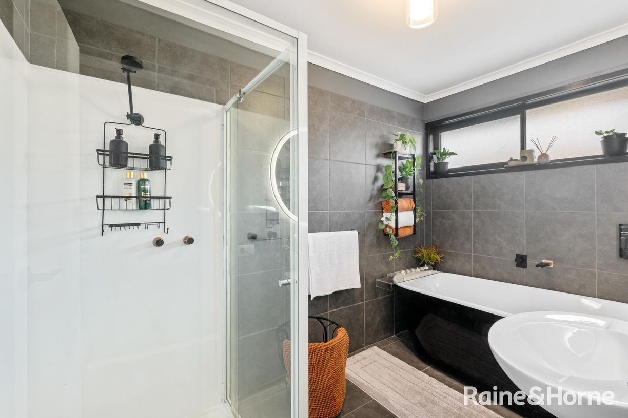 28 Mayfair Drive — photo 5 of 14