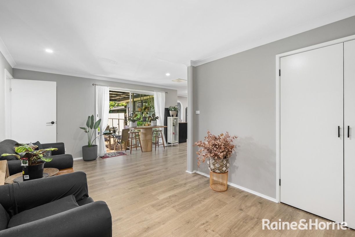 28 Mayfair Drive — photo 9 of 14