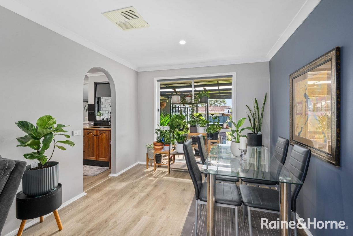 28 Mayfair Drive — photo 11 of 14