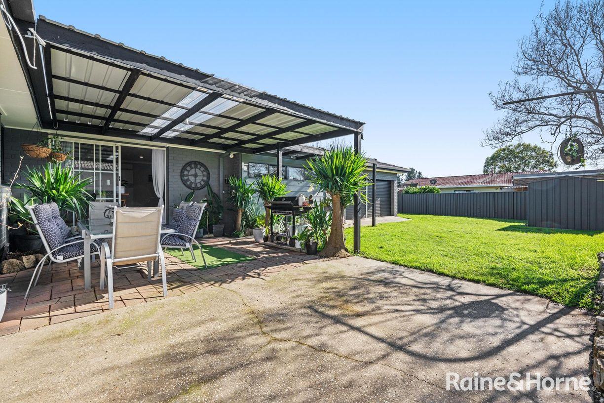 28 Mayfair Drive — photo 12 of 14