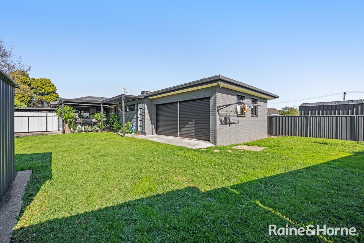 28 Mayfair Drive — photo 13 of 14