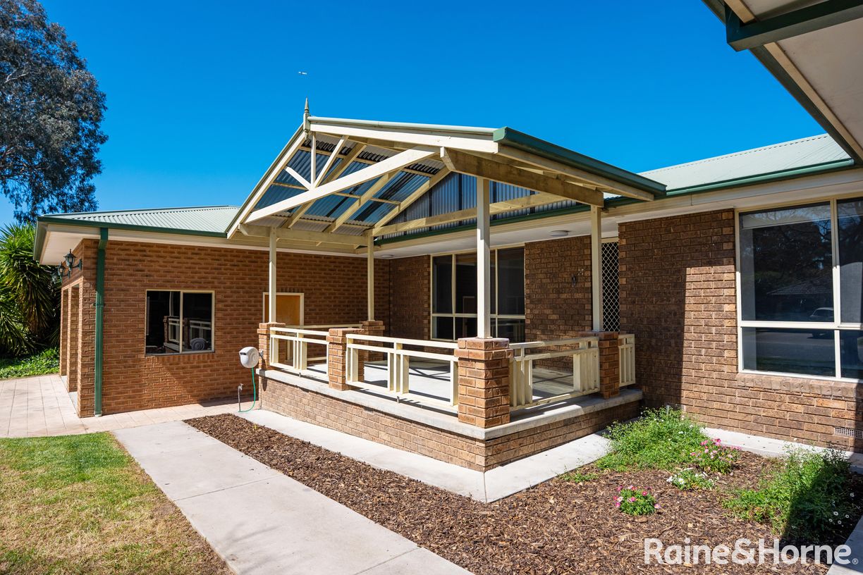 123 Hotham Circuit — photo from Raine & Horne Albury | Wodonga