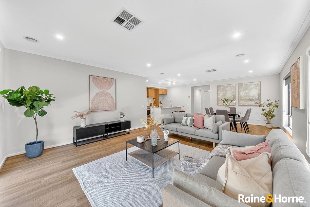 10 Yellowstone Road — photo 4 of 11
