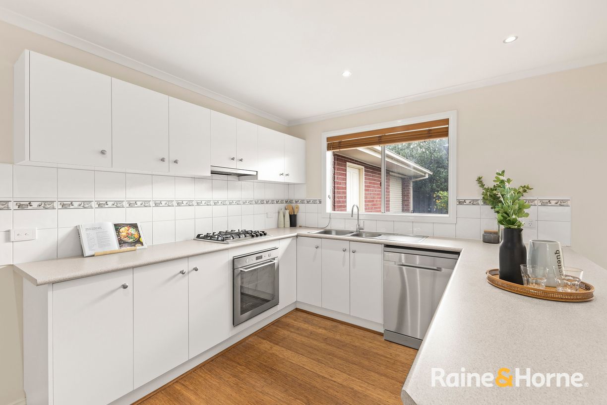 13 Banjo Paterson Circle — photo 5 of 12