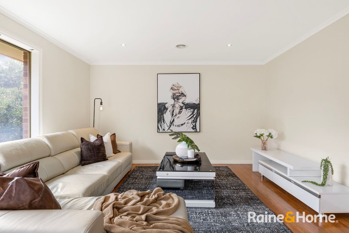 13 Banjo Paterson Circle — photo 9 of 12