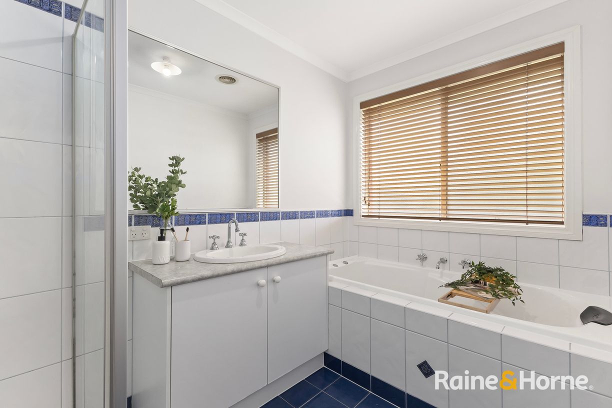13 Banjo Paterson Circle — photo 11 of 12