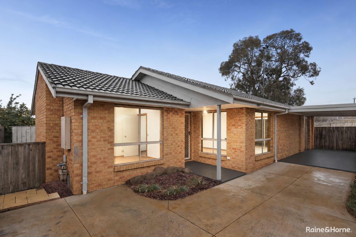 2/11 Whipbird Close — photo from Raine & Horne Point Cook / Werribee