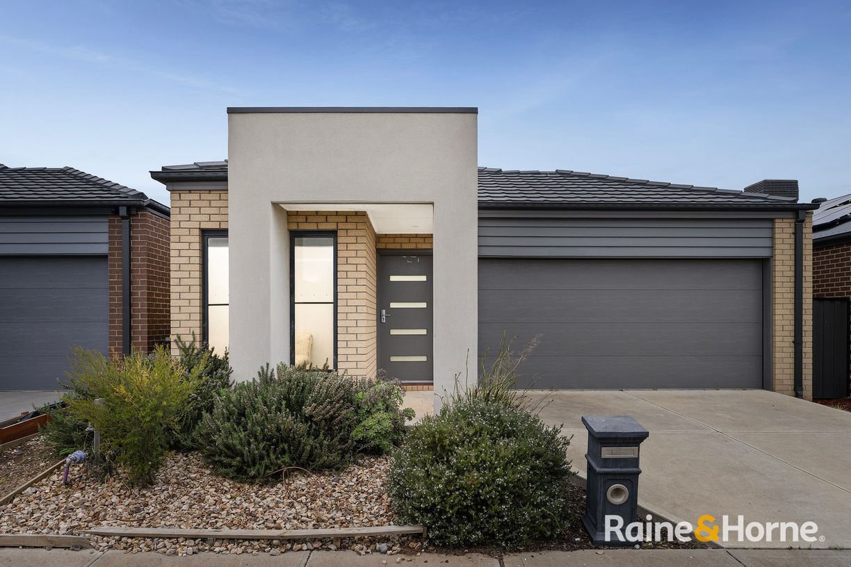 6 Stacey Parade — photo from Raine & Horne Point Cook / Werribee
