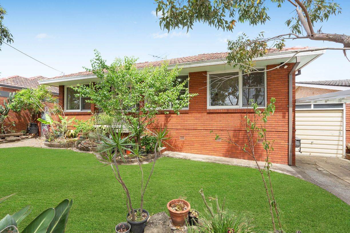 Sold for $1,260,000 on Nov 29, 2025 - 11 Waycott Avenue, Kingsgrove ...