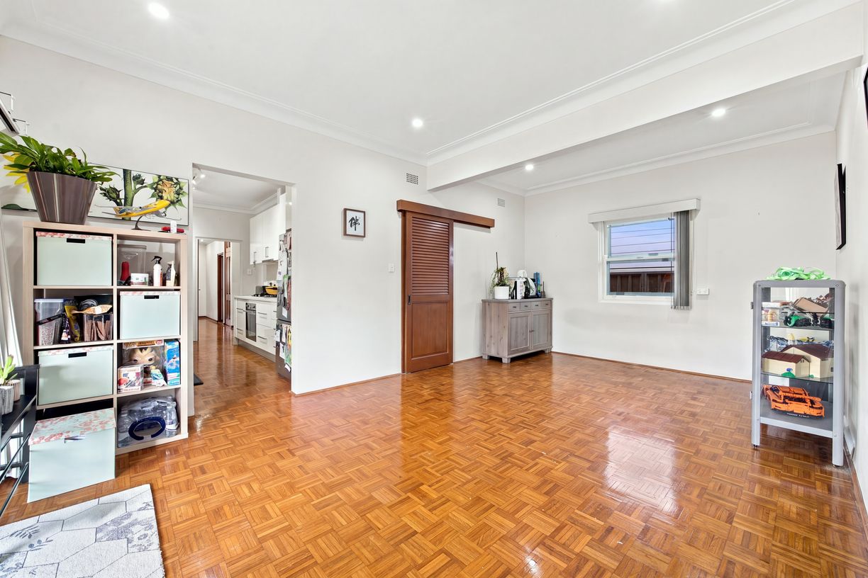 18 Cooloongatta Road — photo 4 of 12