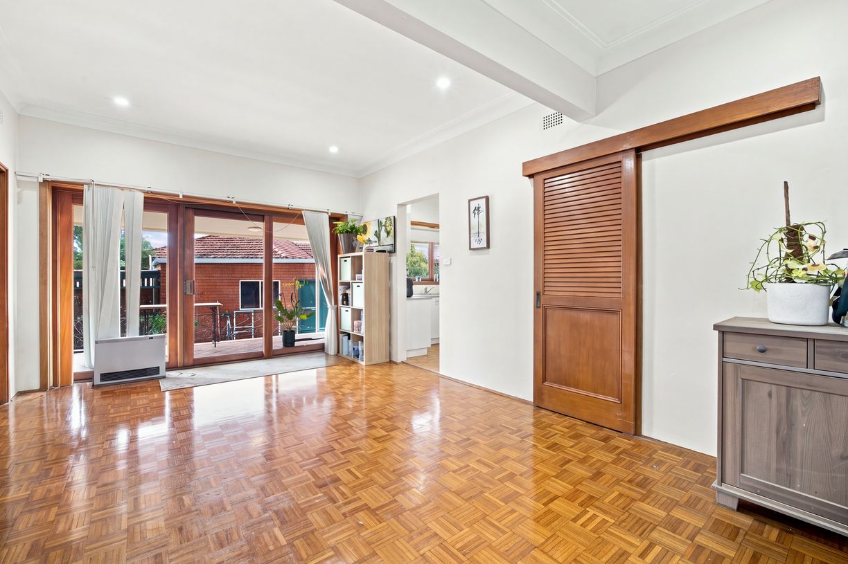 18 Cooloongatta Road — photo 3 of 12