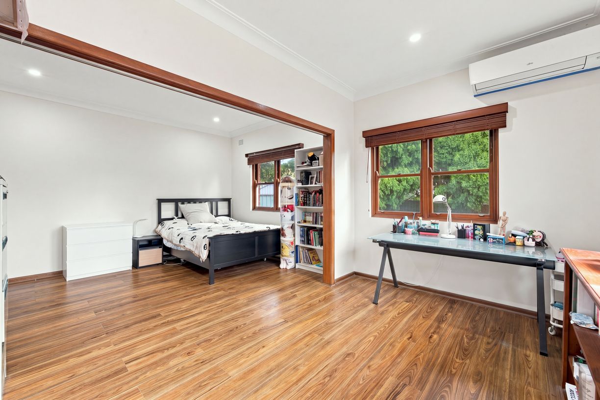 18 Cooloongatta Road — photo 7 of 12