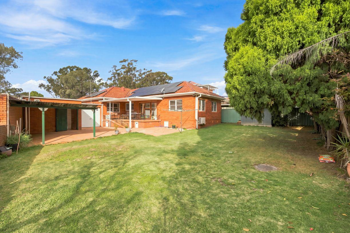 18 Cooloongatta Road — photo 11 of 12