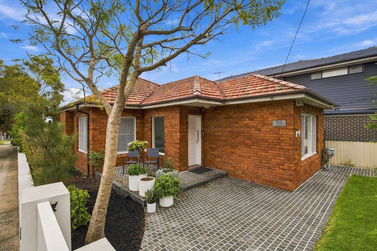 153 Kingsland Road North — photo from Raine & Horne
