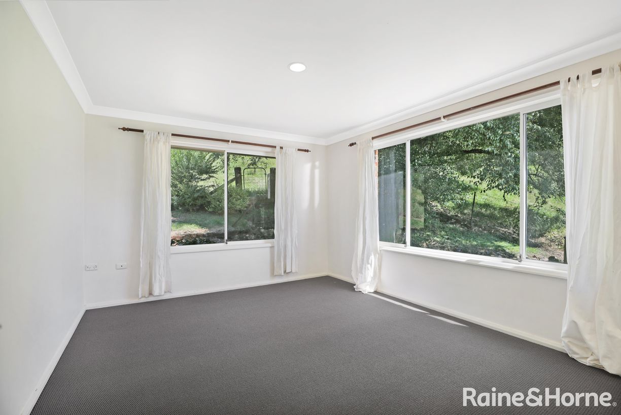 20 Rotherwood Road — photo 9 of 12
