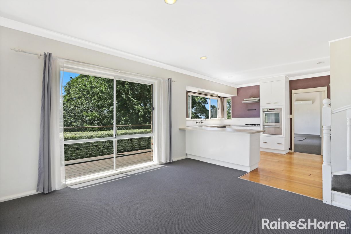 20 Rotherwood Road — photo 5 of 12