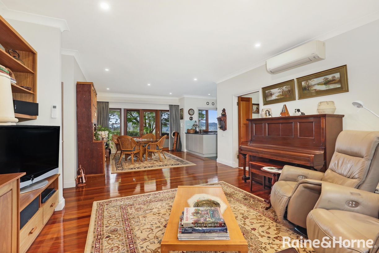 11 Alexandra Crescent — photo 8 of 20