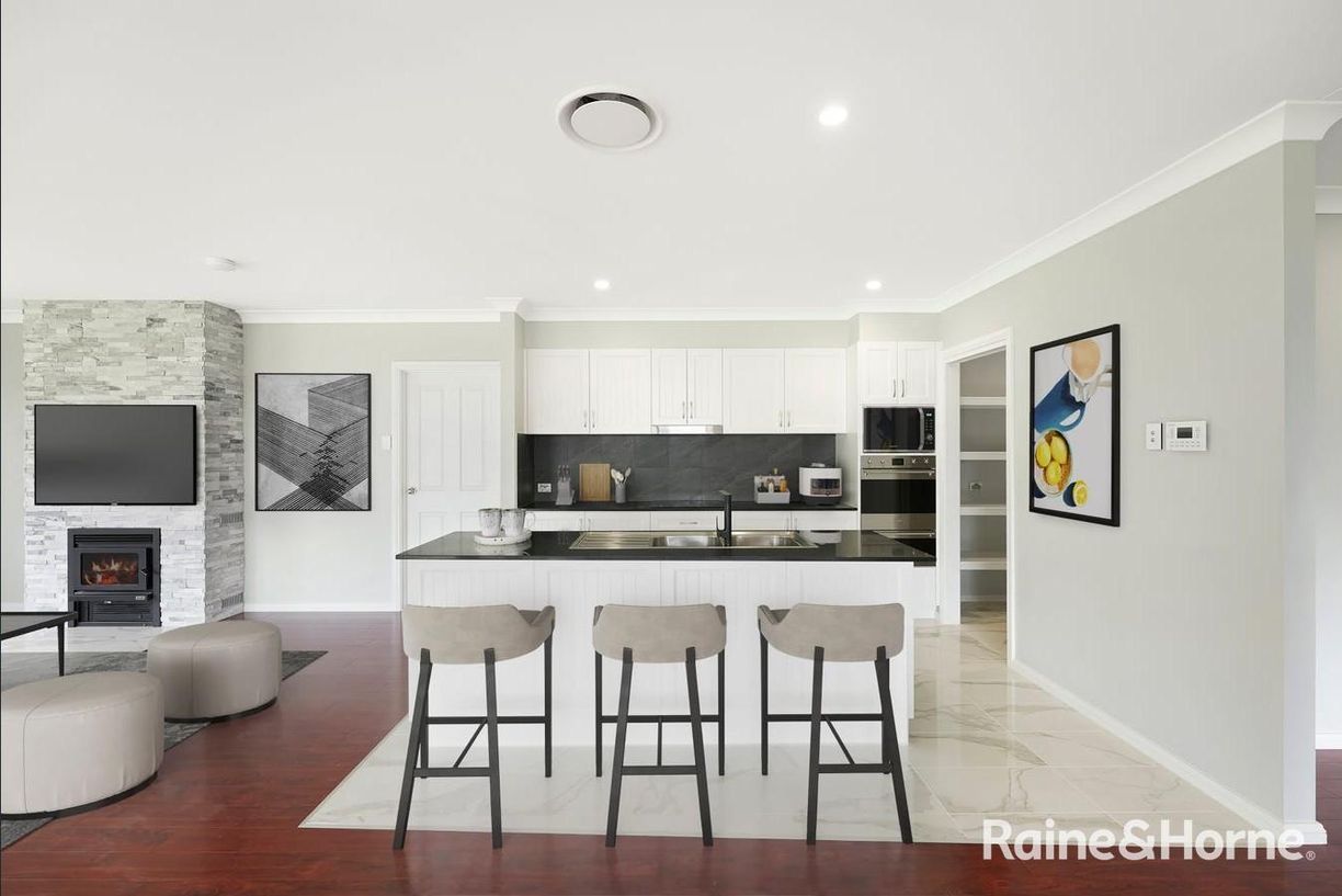 66 Challoner Rise — photo 3 of 11