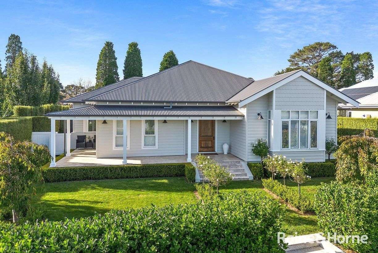 75 Sir James Fairfax Circuit — photo from Raine & Horne Southern Highlands