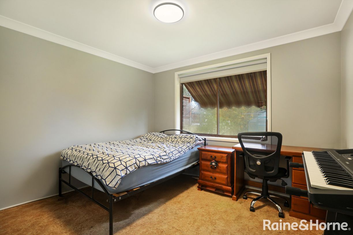 10 Campbell Crescent — photo 8 of 9