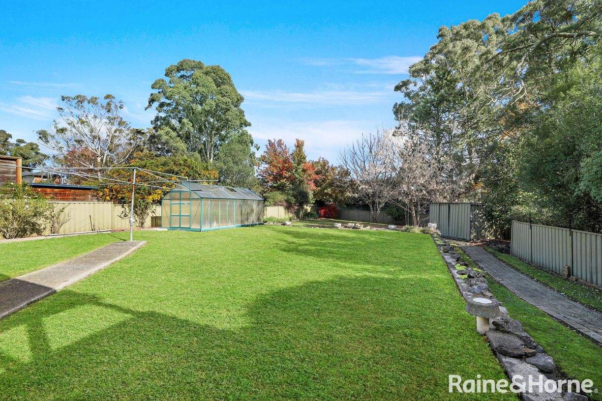 10 Campbell Crescent — photo 9 of 9