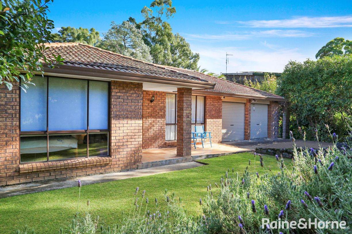 10 Campbell Crescent — photo from Raine & Horne Southern Highlands