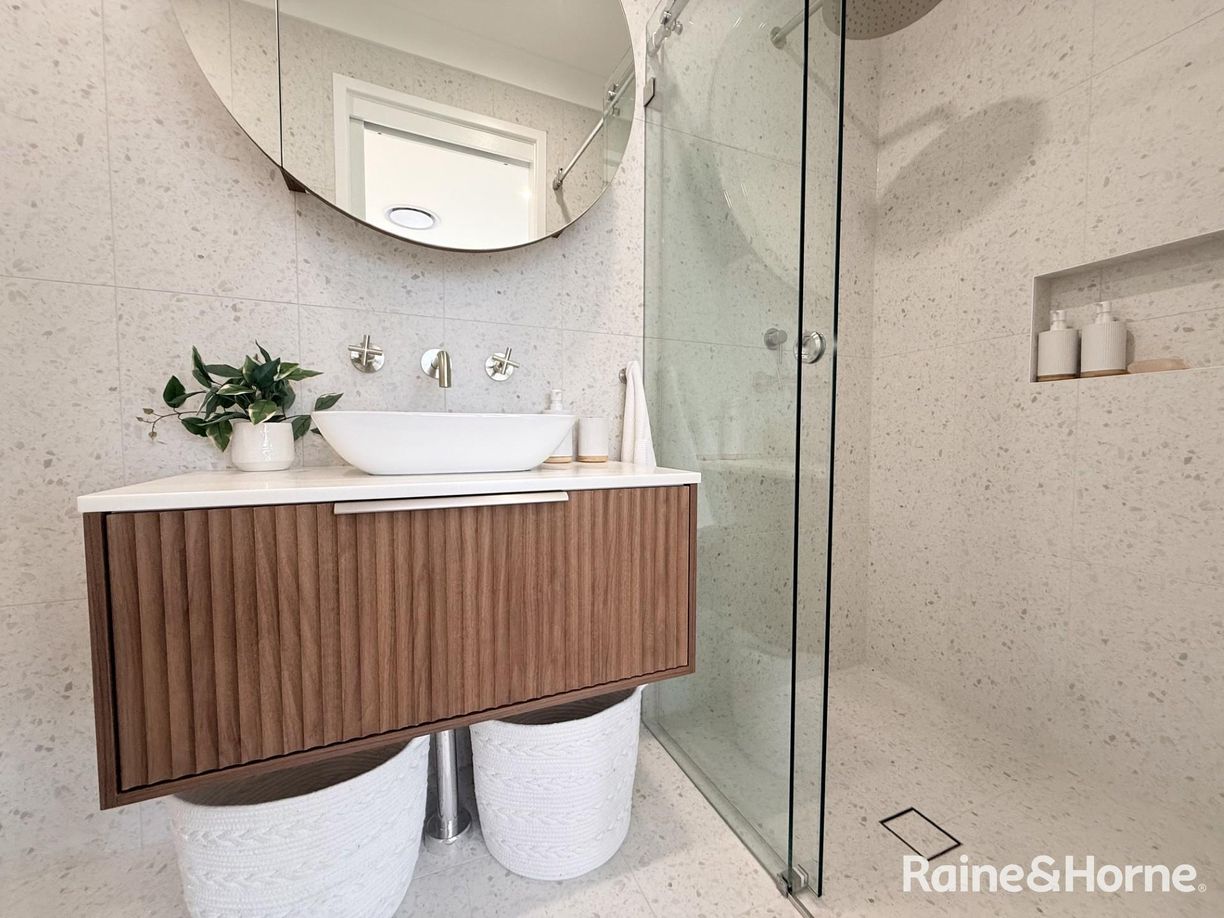 31 Sir Donald Bradman Drive — photo 9 of 21