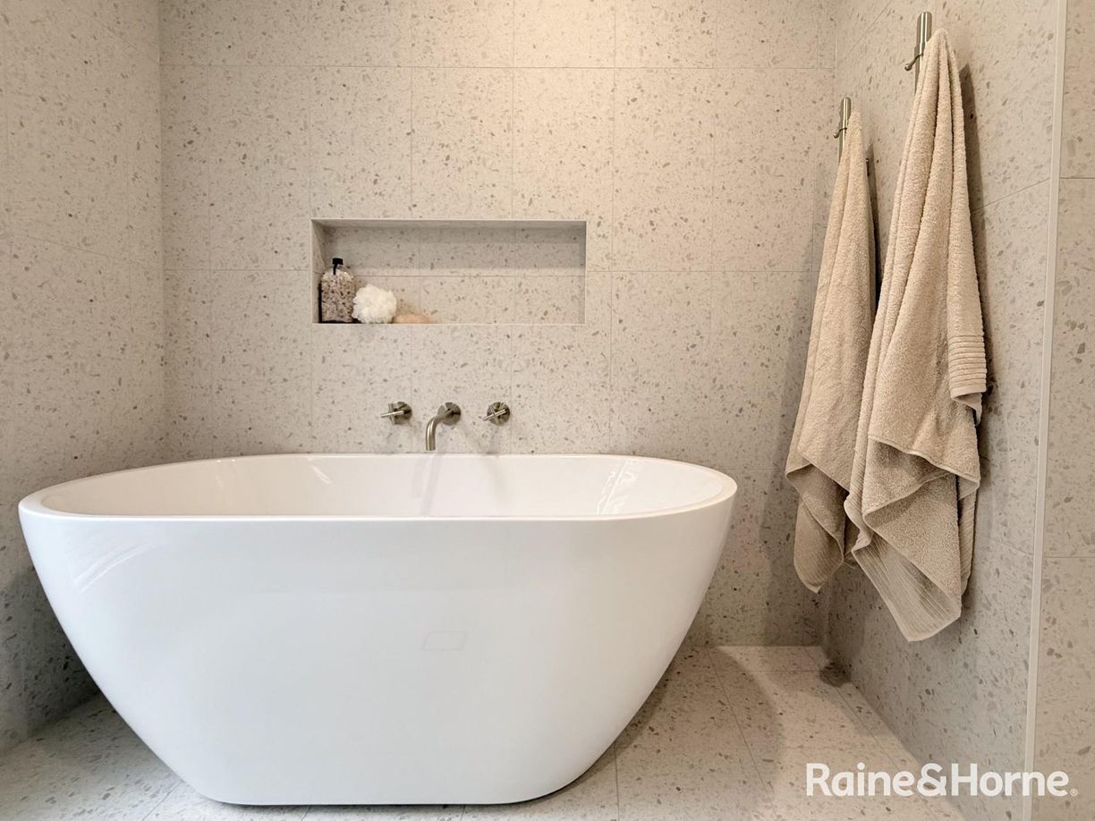 31 Sir Donald Bradman Drive — photo 13 of 21