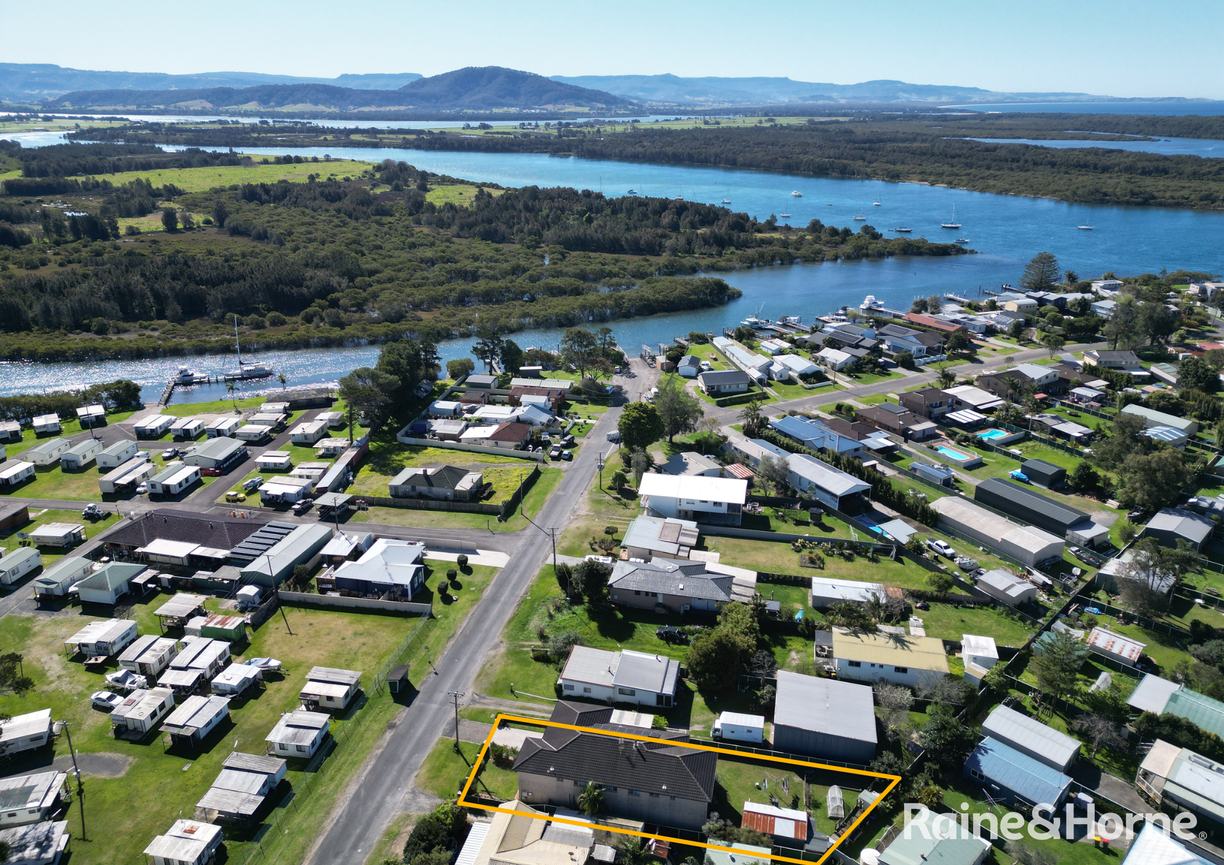 14 West Street — photo from Raine & Horne Nowra