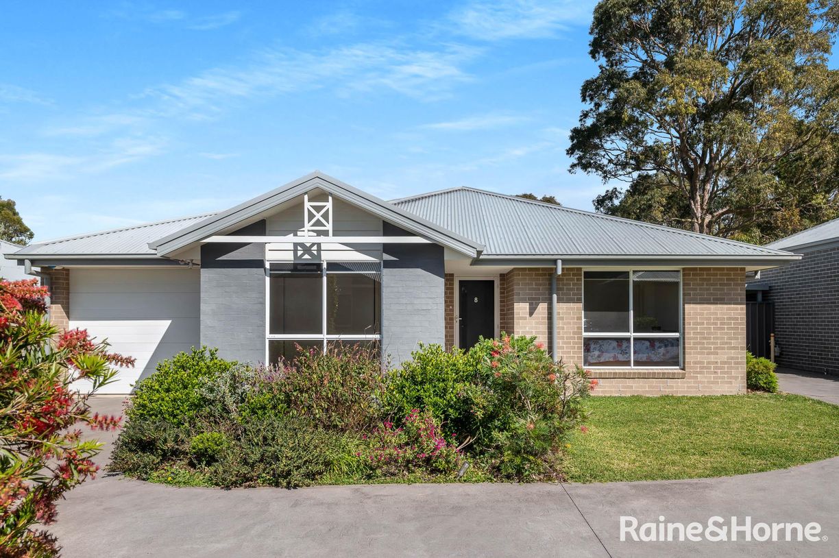 8/57 Hillcrest Avenue — photo from Raine & Horne Nowra