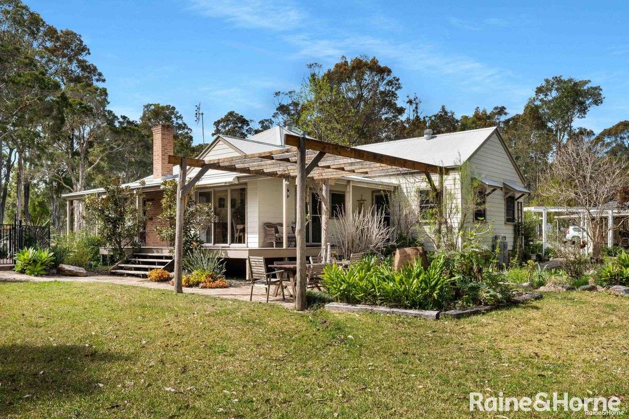 77 Hakea Close — photo 5 of 21