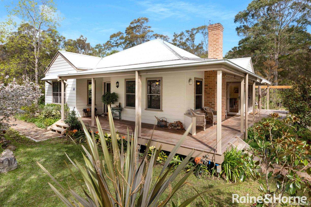 77 Hakea Close — photo 3 of 21