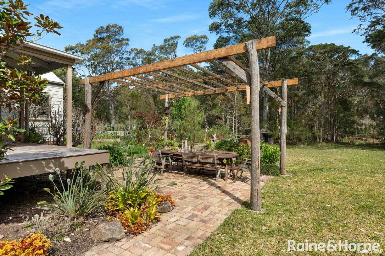 77 Hakea Close — photo 8 of 21
