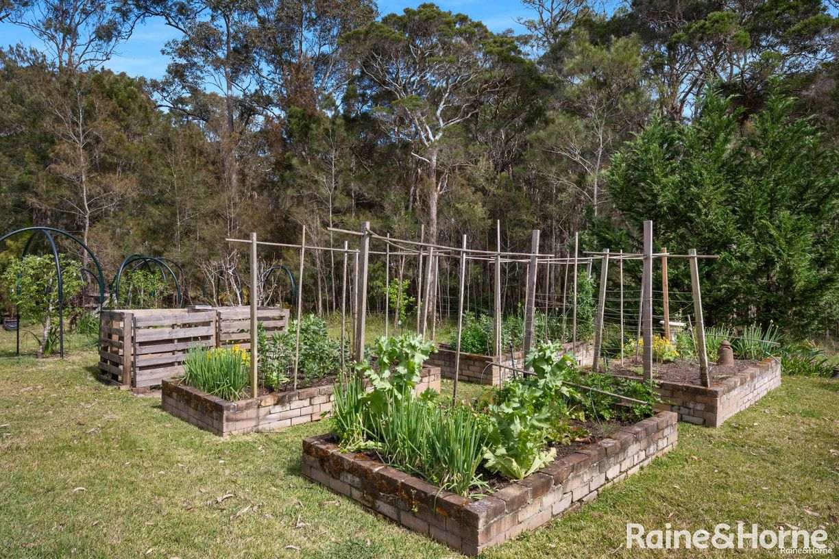 77 Hakea Close — photo 19 of 21