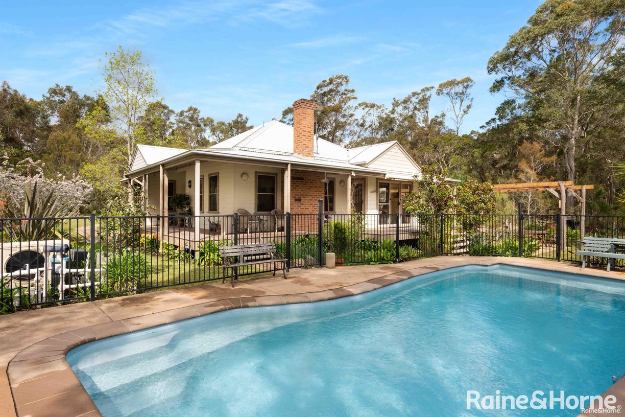77 Hakea Close — photo 4 of 21