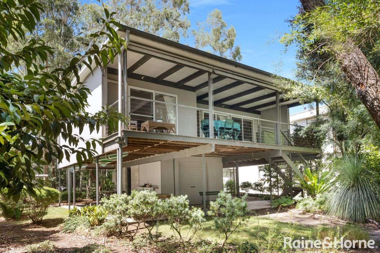 11 Bottle Brush Avenue — photo 3 of 18