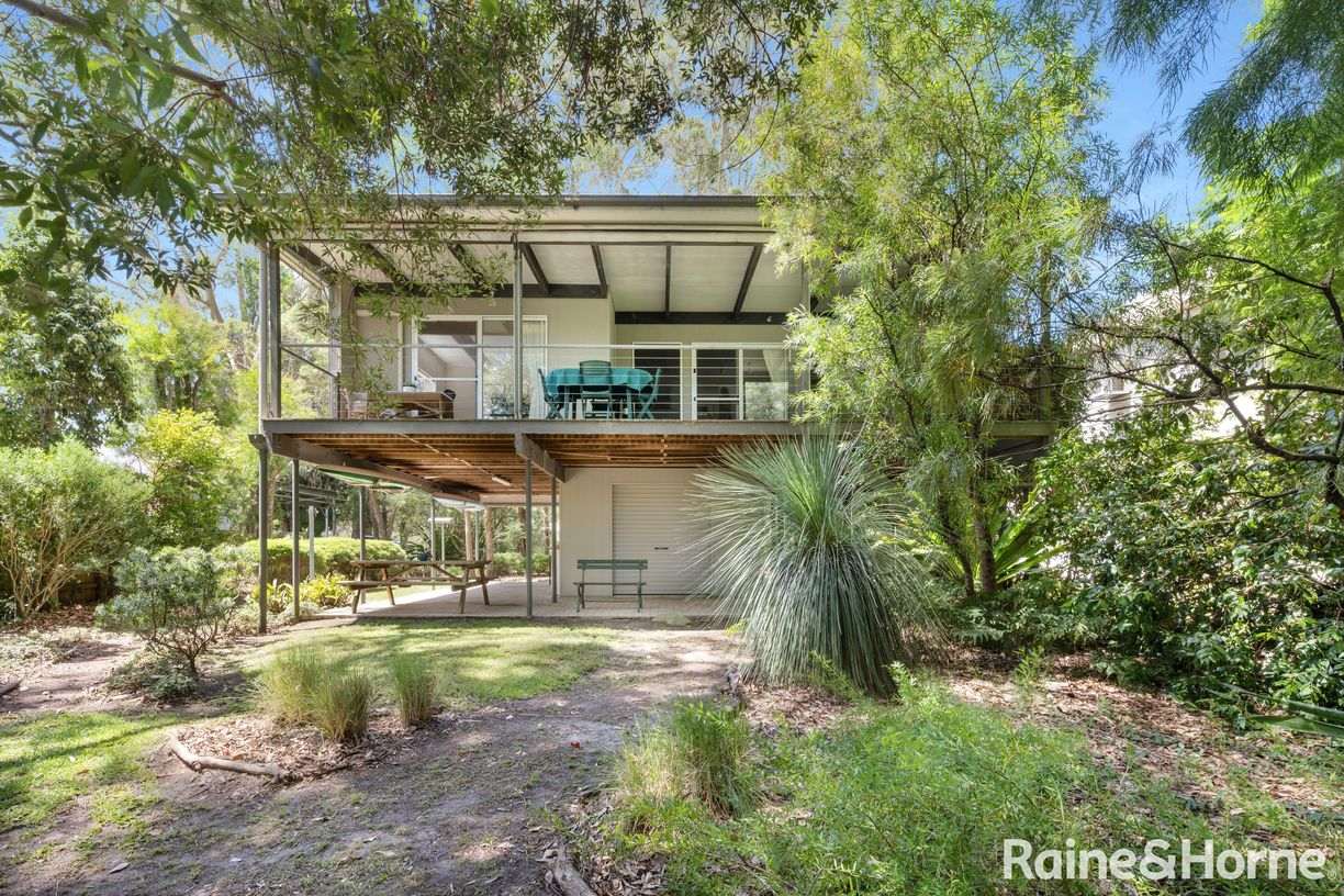 11 Bottle Brush Avenue — photo 2 of 18