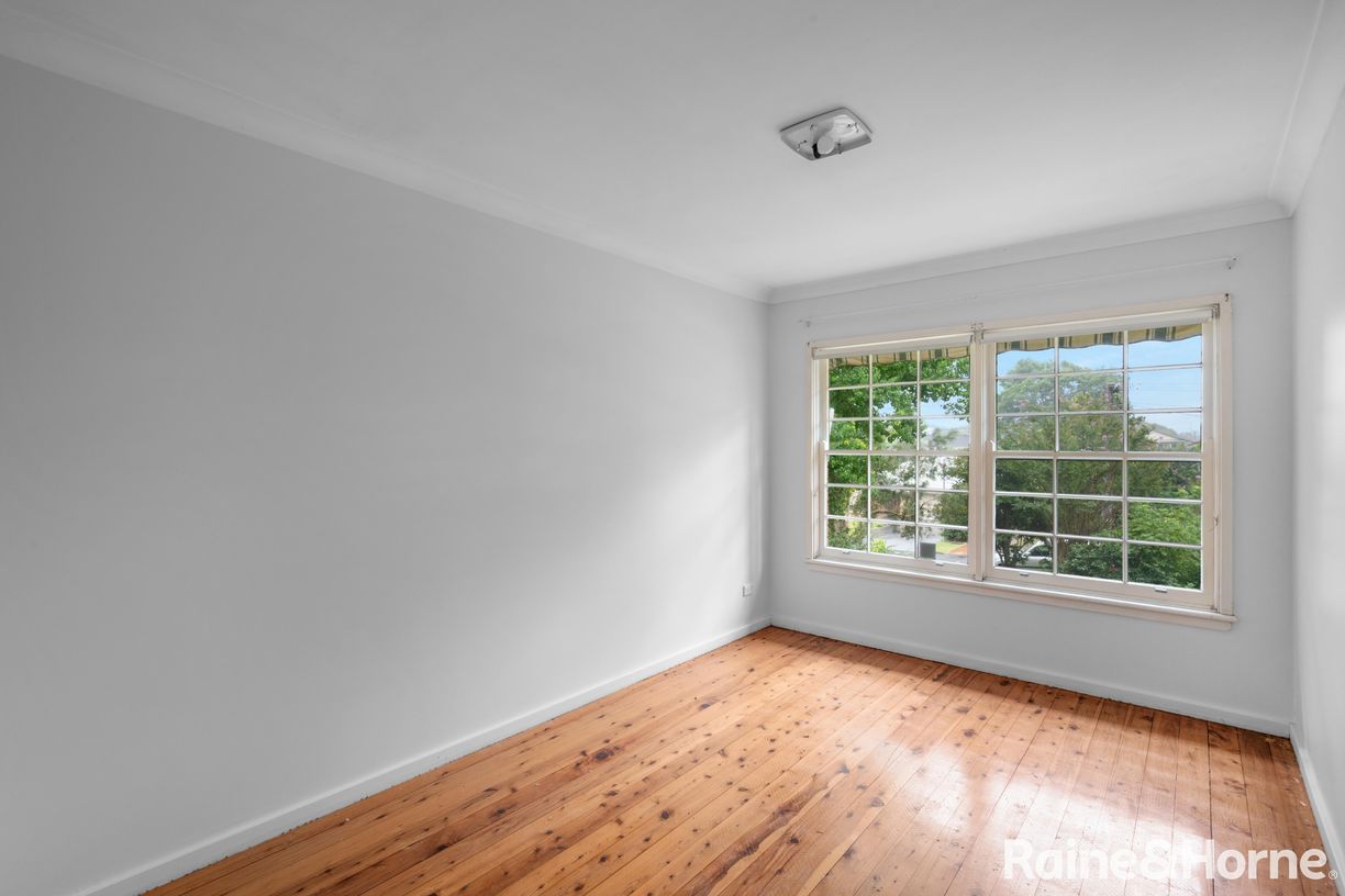 15 Colyer Avenue — photo 9 of 12