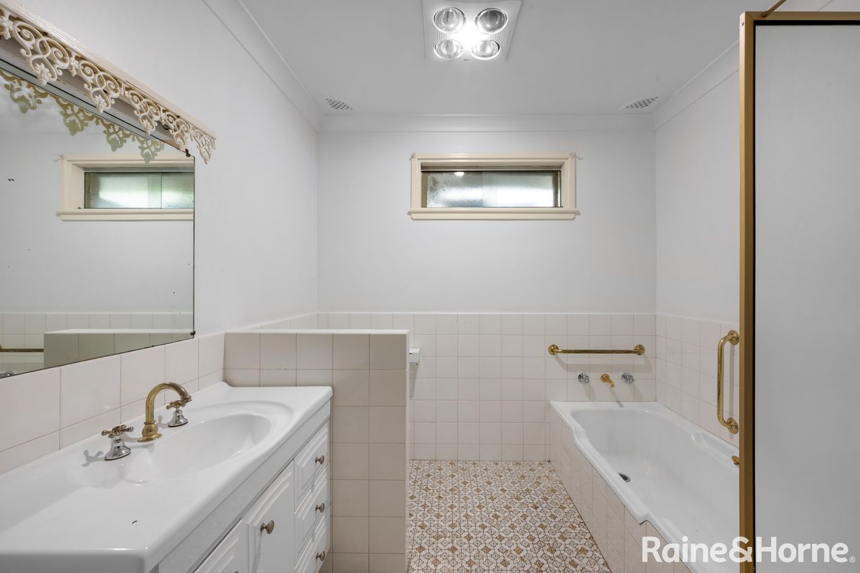 15 Colyer Avenue — photo 7 of 12