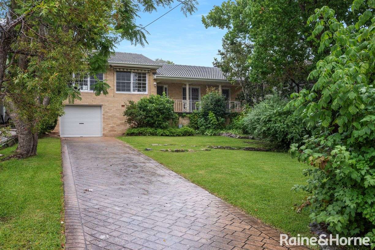 15 Colyer Avenue — photo 11 of 12