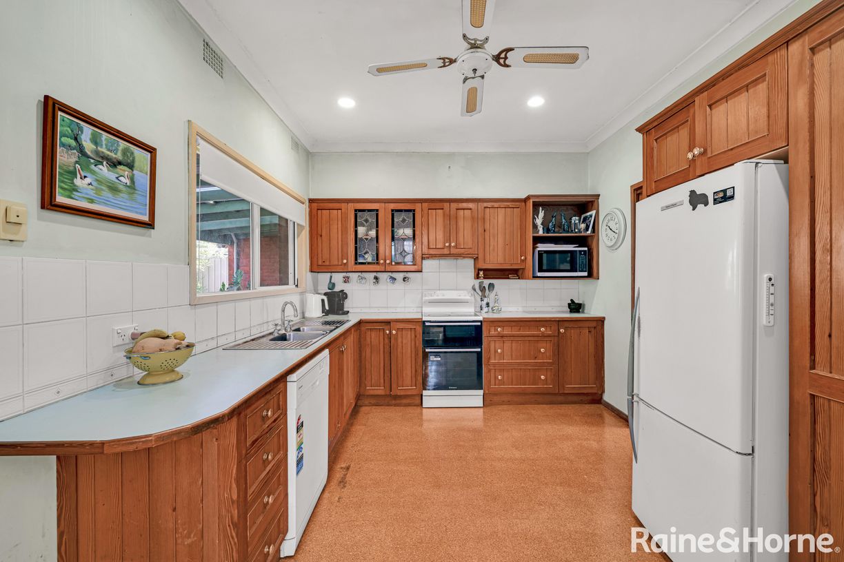 67 Walsh Crescent — photo 3 of 13