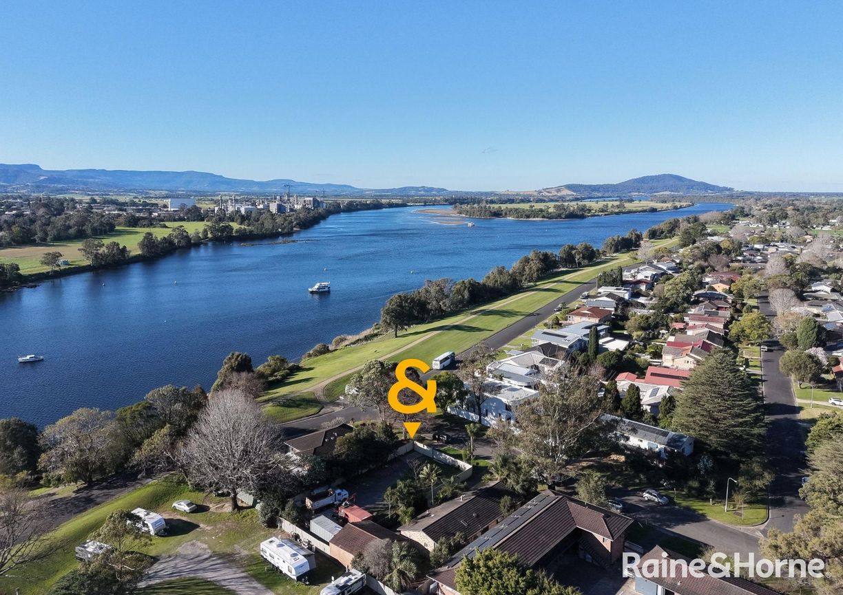 4 Hawthorn Avenue — photo from Raine & Horne Nowra